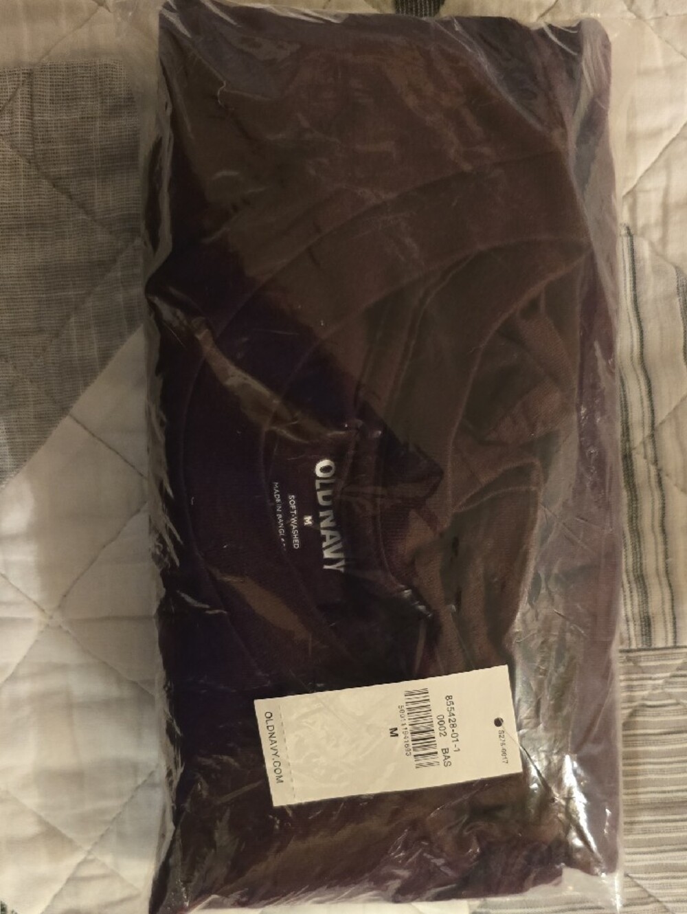 Old Navy Men's Short Sleeve Crew Neck T‑Shirt in Wine Color - Picture 3 of 3